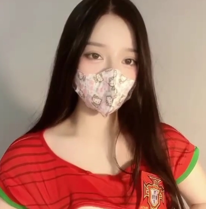 新人抚媚美少女《御梦子》世界杯之以身偿还