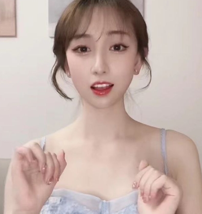 抖音63W粉丝南京某学校极品清纯校花《小坦克》吃瓜视频+