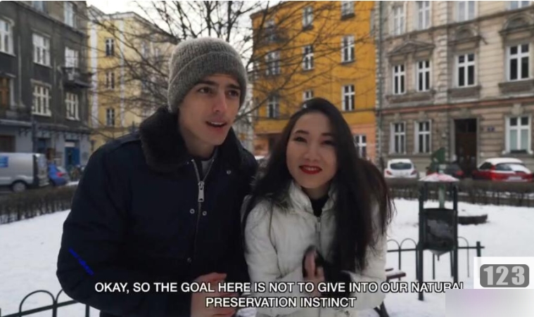 留学生林雅儿室内互动