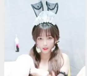 双马尾的青春活力萌妹