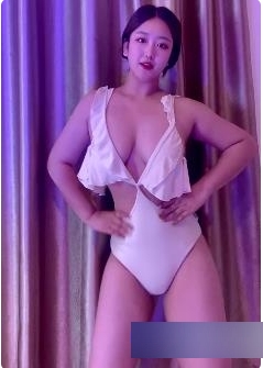 火辣的抖音快手的深夜女主播，白天看不到的泳装辣舞