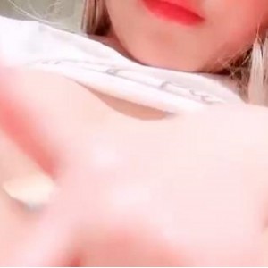 喷泉女王曼希宝宝：一天喷出几桶水，给你带来无尽惊喜！