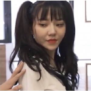 女高中生的秘密剧情麻豆视频MDX0031