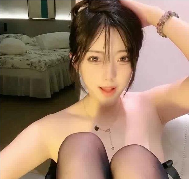 精选尤物女神：YOSHIKI