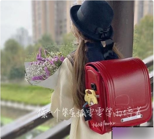 推特知名妹子博主小奥喵的两部露脸作品