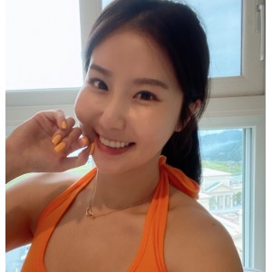 女神Jena户外拍摄拾趣22P12V百度盘