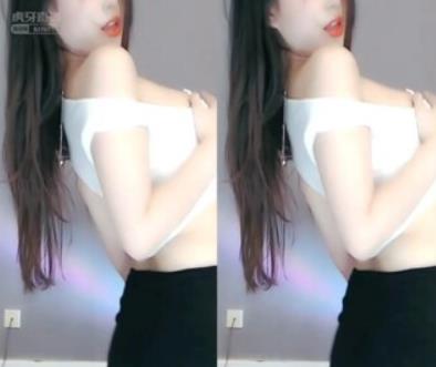 苏樱在斗鱼和虎牙的直播间的浮力视频