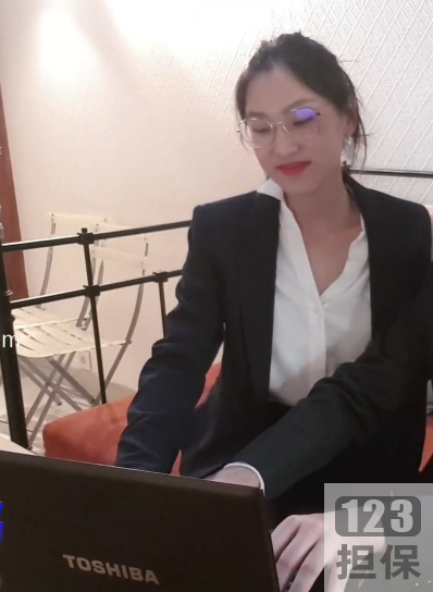 刘玥在办公室的留学生生活