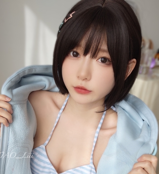 私拍定制的迷之呆梨发条少女主题商品