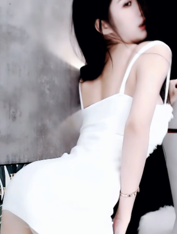 白连衣裙定制款百度盘