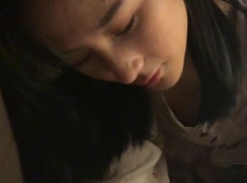 某推清纯女人二次元黑丝网袜小姨子Miji41V/5.2G