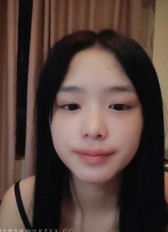 火爆闺蜜自拍大战：妹子露脸姐姐嘴艺，人气爆棚！