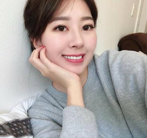 台湾新闻系高颜值校花资源分享，30个视频总2G，男友视频作品不容错过！