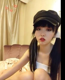 用脚女王婳宜美腿教育合集，自拍高跟鞋JK空姐服装姬，声音S观看