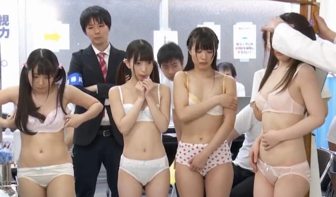 可爱日本女学生健康检查视频1小时59分，重要位子打码老资源无圣光奇葩剧情传媒翻拍