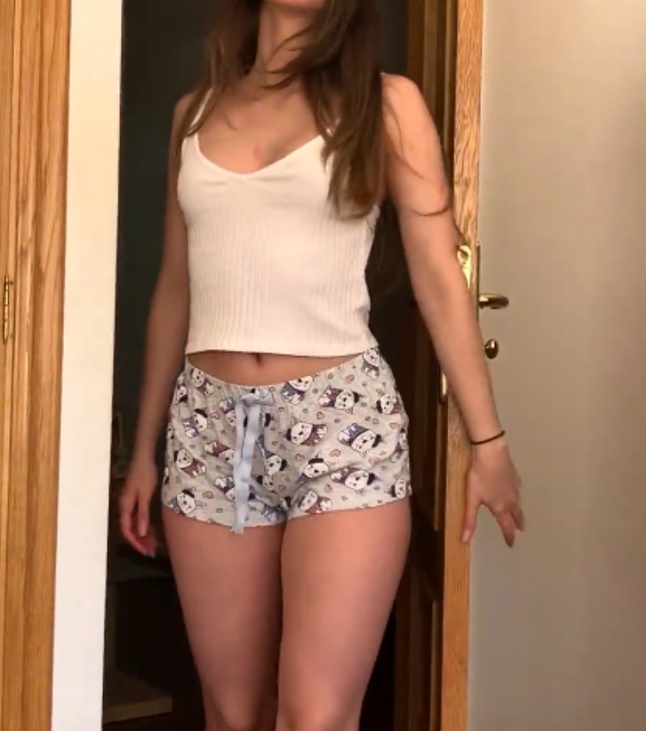 奴隶MiaQueen：分割线下的154v57.4g视频