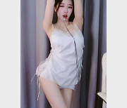 斗鱼女神辣条条SSS：64V蓝光视频，5G绝配水蛇腰