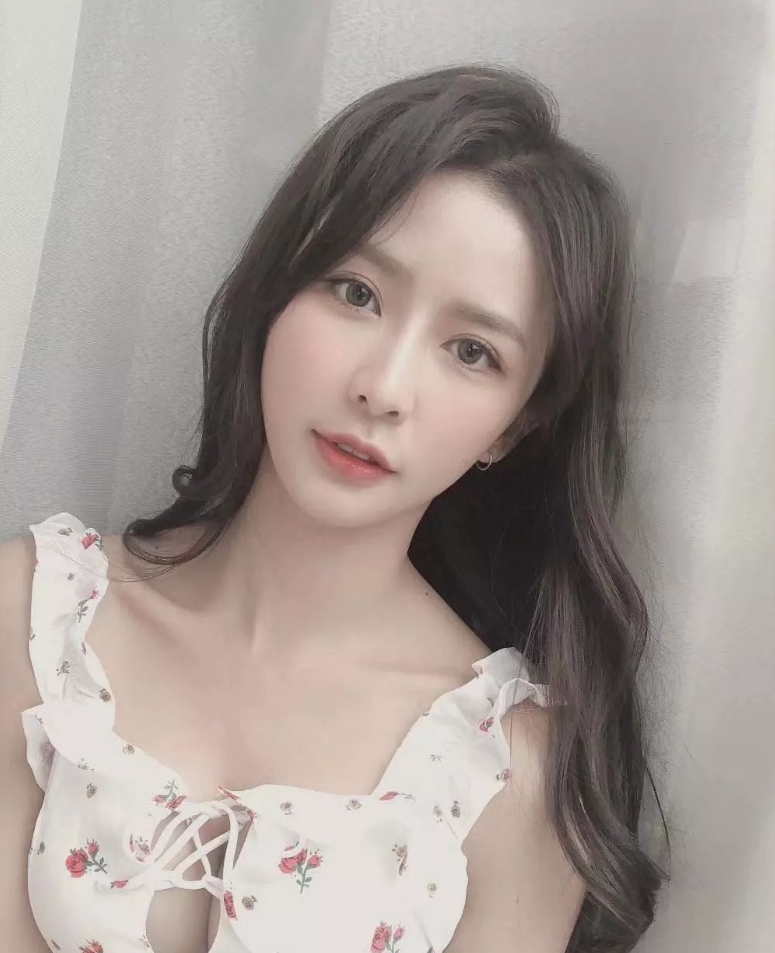 李姐高颜值丰满视频集