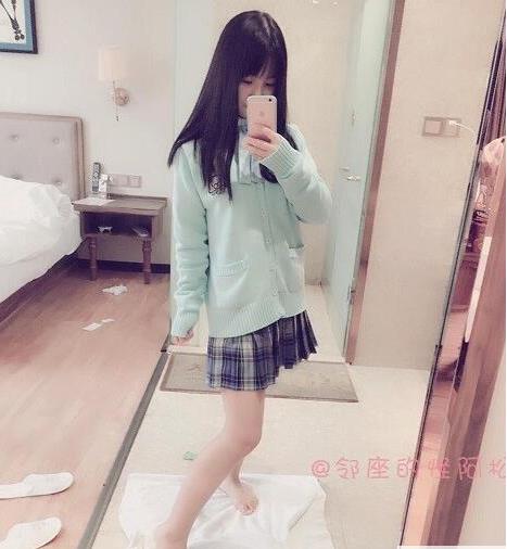 邻座的怪阿松：美腿女神超短裙上阵，3.9G视频合集