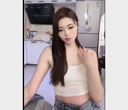 婉月：完美身材惊艳颜值，作者自拍聊S高价约P，31号漏鲍鲍视频