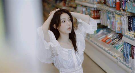 火辣美女街拍：大长腿女神私拍资源