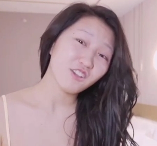 沈樵演绎超有尺度的高颜值女神，裸替孤单女色的新作剧情