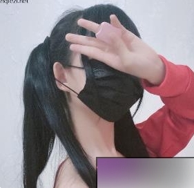 红色双马尾七三款运动服