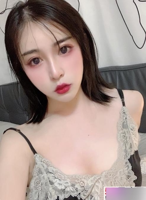 精选小脚TS妍熙：美脚、性感身材、迷人笑容