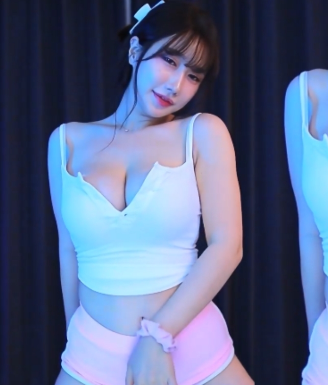 韩国大罩杯女主播蕾颖五一福利：月热舞小合集9v+1.7g，百度盘链接30天有效