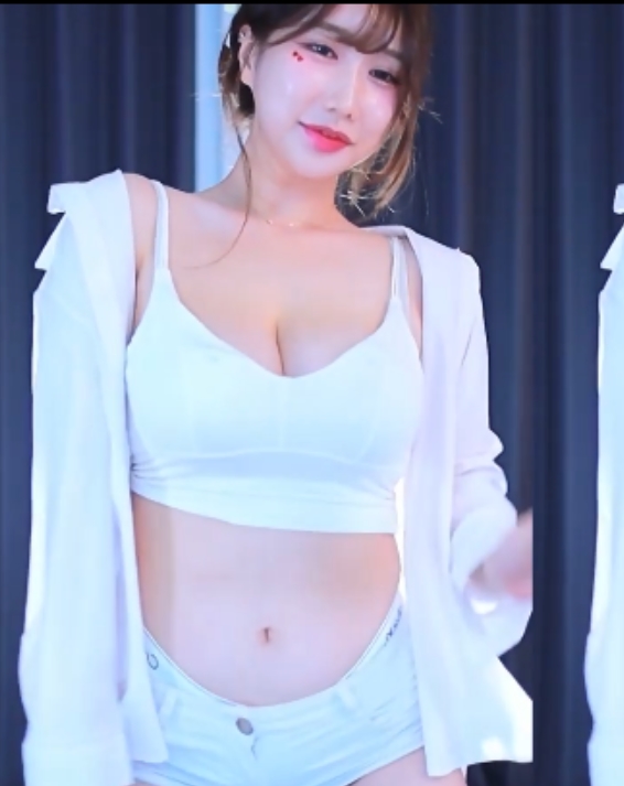 韩国大罩杯女主播蕾颖五一福利：月热舞小合集9v+1.7g，百度盘链接30天有效