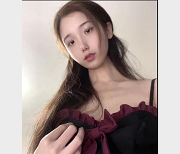 Telegram女神果冻小姐露脸自拍20V-443M，高颜值修鲍鲍身材嘎嘎，B水多多！