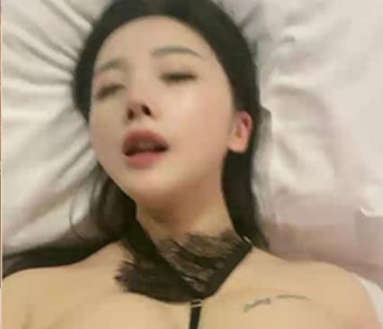 甜美妹子车灯大又亮，颜值高吊打网友评价，8V2.1G纯天然科技奶