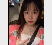 TS张思妮最新视频：肤白貌美G女闺蜜合拍，1V-678M，时长15分，作者自拍，内涵WX号，身材完美，摸小弟惹人爱，赶紧下载观看！