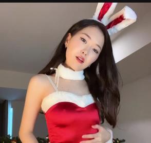 百变女神merio私拍图集327张，粉丝破百万，高颜值露脸视频等你下载