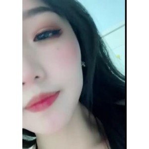 9分颜值校园女神自拍视频曝光，露全脸车灯鲍鲍身材S型，身份成谜引网友热议