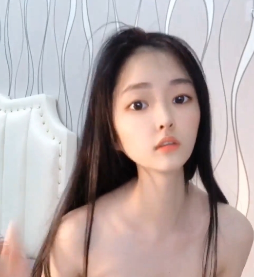 清新自然的露脸姬芋喵喵：54v17.6g视频合集