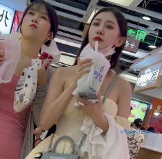 抄底小姐姐跟拍护垫，商场特惠百度盘下载