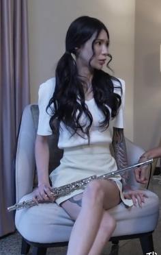 1.轻量传媒：潮流新款媒体设备2.反差她：时尚反差女孩装扮3.双修少妇：优雅双修女士服装4.公厕傻女：精致公厕女士装扮5.亲姐：温馨亲姐款服装6.7V：最新7V潮流服饰7.1G：时尚1G潮牌服装