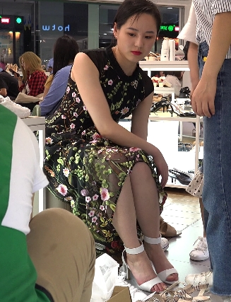 老王街拍试鞋合集8V17.6g：随性品味展示