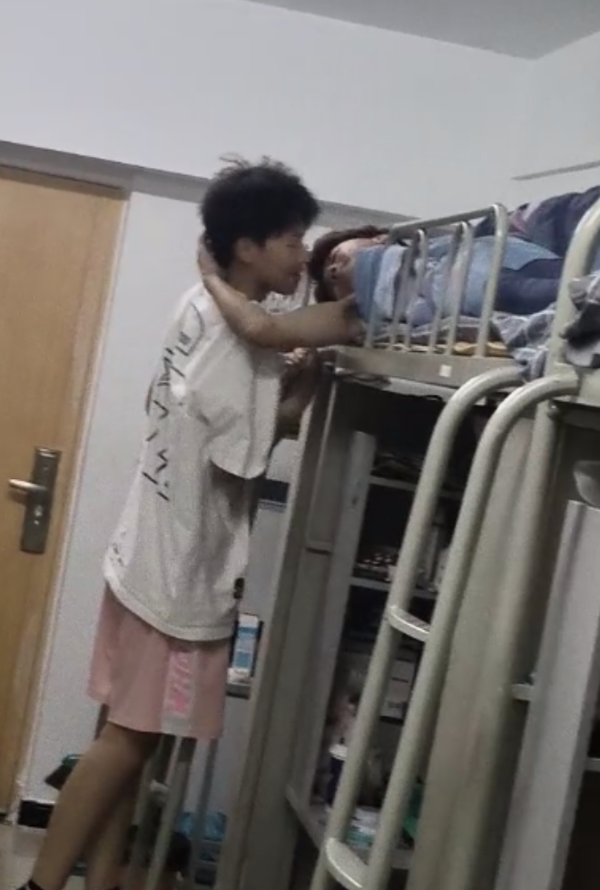 Lisa疯马秀视频与最近吃瓜合集，8个视频共40.1m，百度盘下载