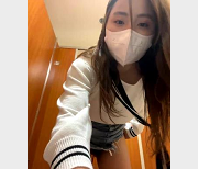 Love-Lynn男厕T蛋P水秀主播资源：商场楼梯间自W火爆视频，停更前的精彩表演