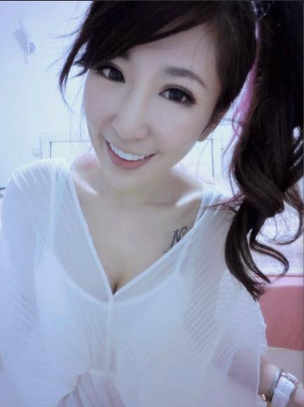 台湾女神贝拉alleys经典swag合集，2.7G视频大放送！