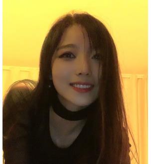 网红推特美女露脸图集，身材火爆车灯微笑诱人，快来下载揭秘！