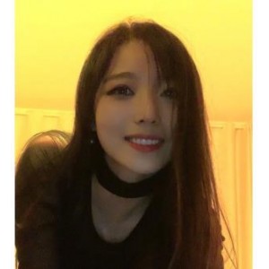 网红推特美女露脸图集，身材火爆车灯微笑诱人，快来下载揭秘！