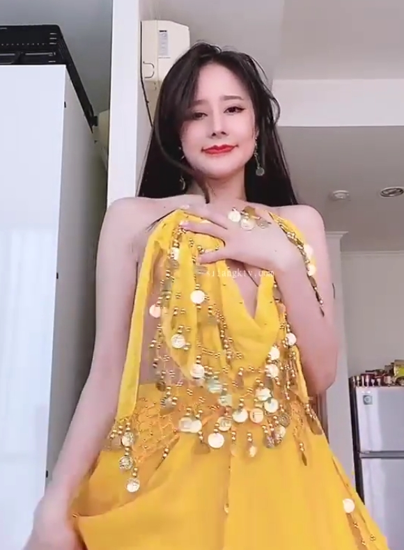 优质尤物御姐少妇-尤秘书（美宝儿）：105V、3.6G，高科技熊本展现天花板级别魅力