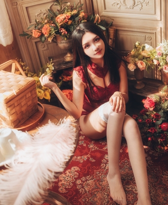 迷人绝美！源纱希喵喵定制COS合集9V-2.2G，浮力姬比基尼黑丝尤物，美女网红身材前车大灯，土豪金主必看！