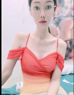 黑白配媚黑日常，1V1.3G长视频实录，1米9高女主身材颜值超群