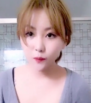 《短发小姐姐黄色魅力1v459.81MB百度云视频》