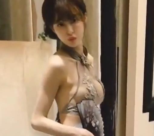 SWAG颜值担当Cartiernn珍藏14V视频大长腿身材魅力收藏