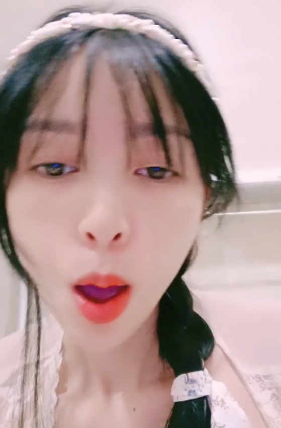 老板娘御姐双擦炮击手指互动，看点十足视频集合